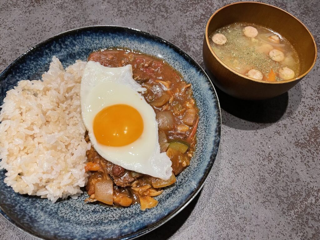 目玉焼きトッピング無水カレー